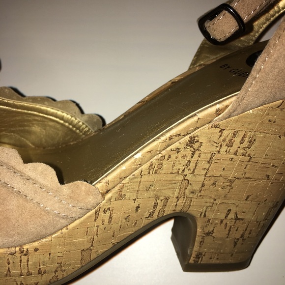 G by Guess Tan Cork Heeled Wedge 7.5 - Picture 6 of 8